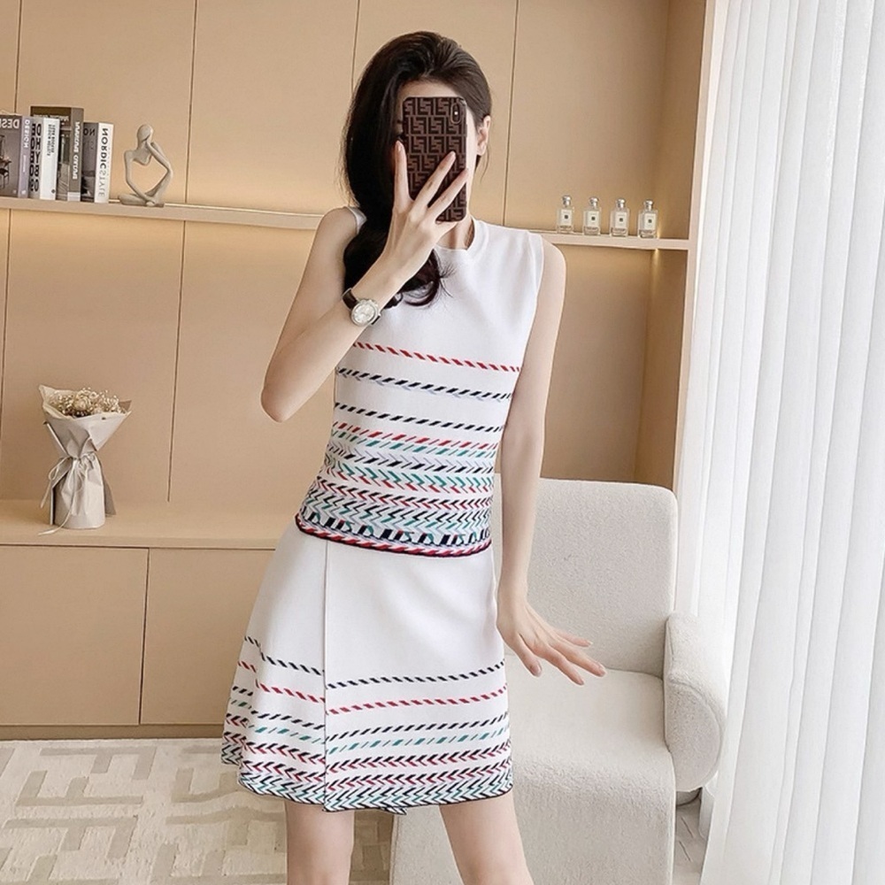 YESWOMEN Design Ivory Chevron Stripe Cotton Two-Piece Set Chanel - Picture 6 of 14